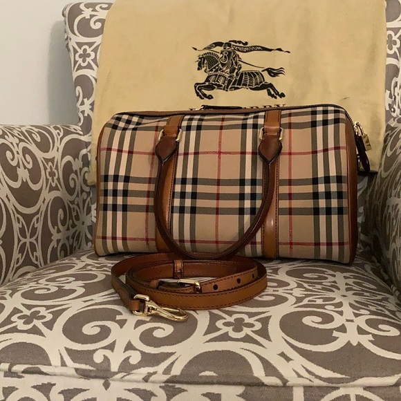 Authentic Burberry purse. Excellent condition. Beautiful bag. - Picture 6 of 16